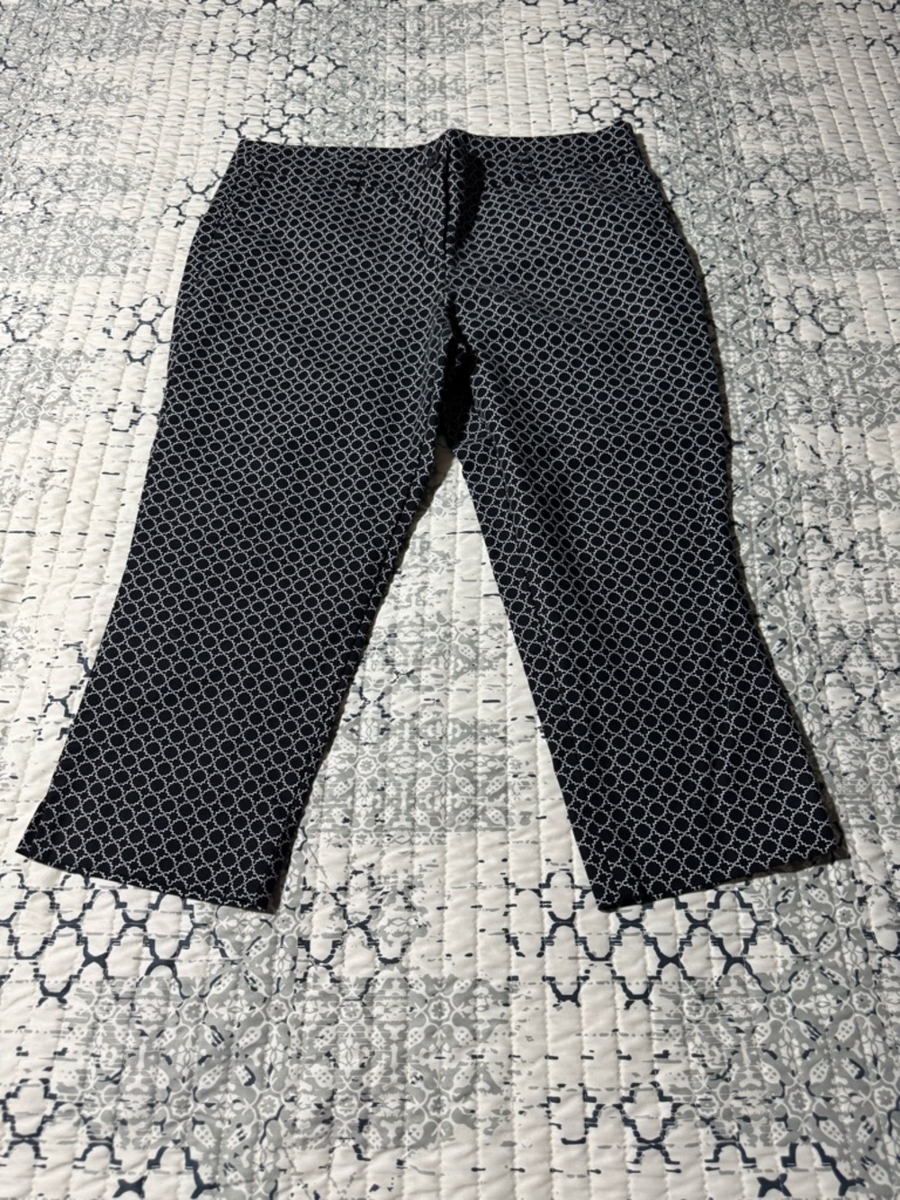 Hilary Radley Black & White Geometric Crop Pant Size 16